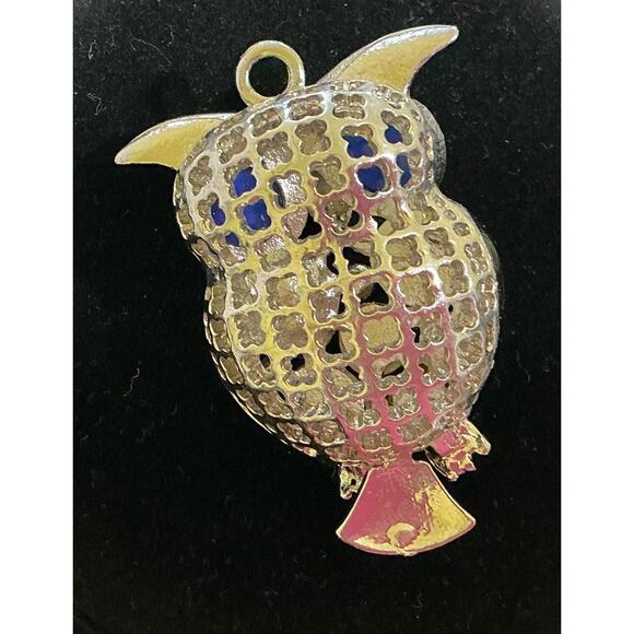 Owl Silver Tone 3D Pendant With Rhinestones Detailed - Picture 2 of 5